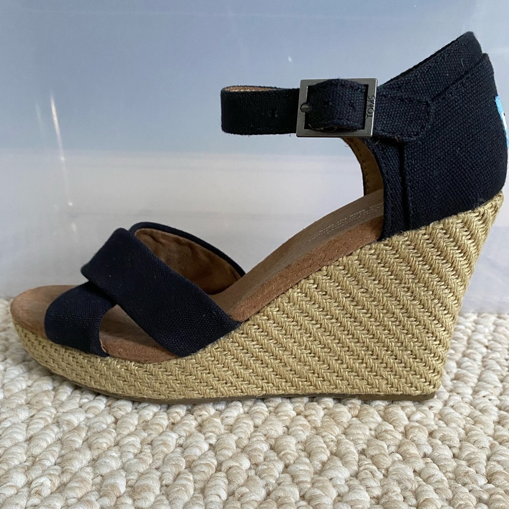 TOMS strapping wedge sandal size 7.5 black straps